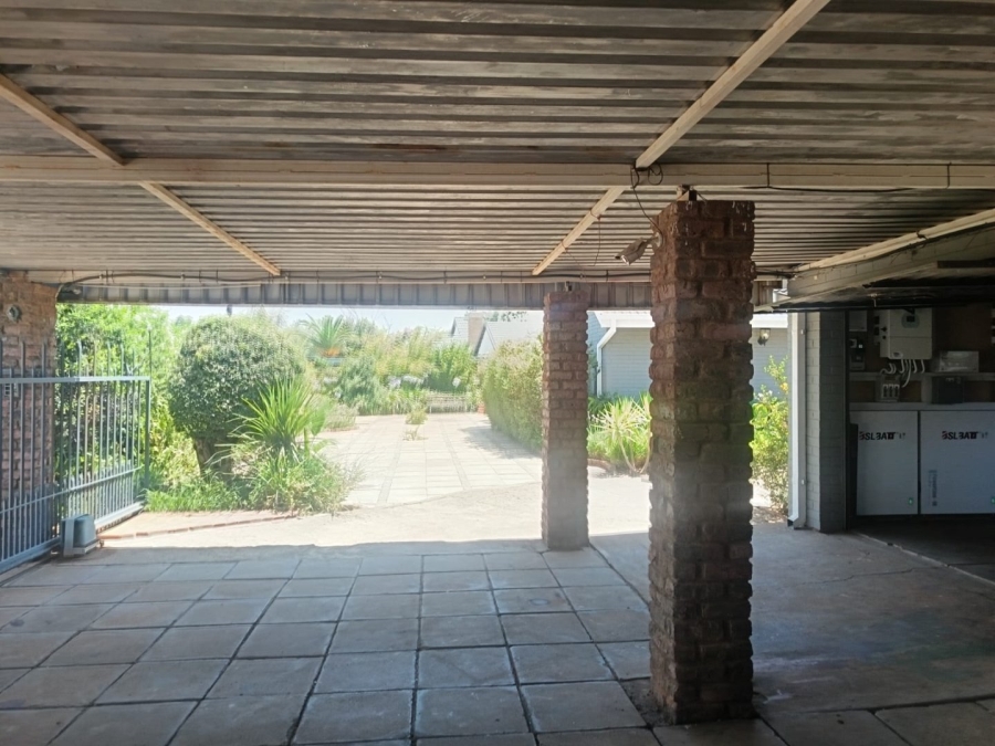 4 Bedroom Property for Sale in Carters Glen Northern Cape